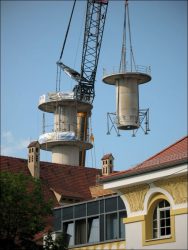 Ein Fürther Wahrzeichen entschwebt: Rückbau des AFN-Sendeturms im Juni 2008 (Foto: Ralph Stenzel)