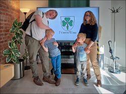 Spontanbesuch im FürthWiki-Laden: Marcel aus Alkmaar mit Familie (Foto: Ralph Stenzel)
