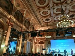 In Wiesbaden bewusst erhalten, in Fürth vorsätzlich vernichtet: prunkvoller Festsaal im Stil des Historismus (Foto: Ralph Stenzel)