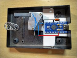 Ein Tritt, ein Scan: Das Innenleben des neuen Fußtasters (Foto: Alexander Wunschik)
